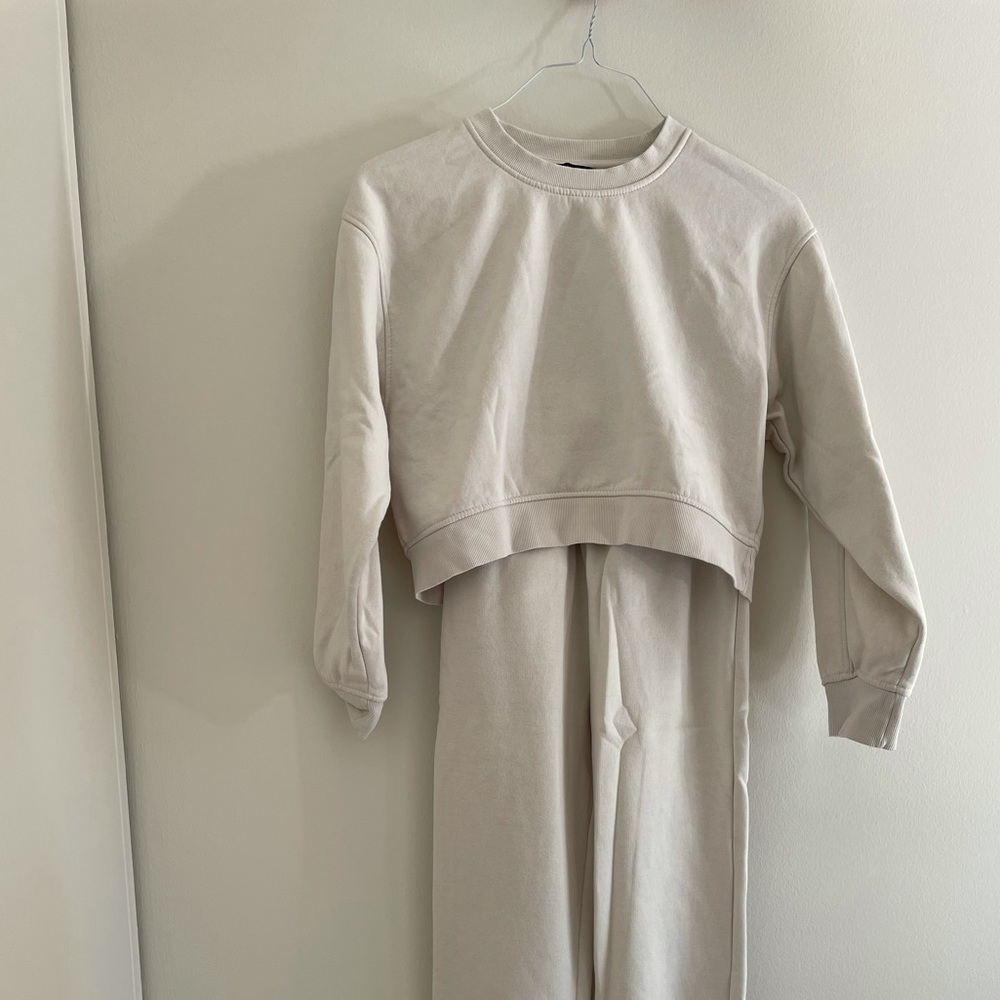 Zara Off White Sweatsuit (sweatshirt + sweatpants)